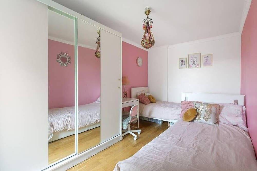 Ganze Wohnung, Beautiful apartment close to metro station, shops and amazing nature. in Botkyrka, Schwedische Ostsee