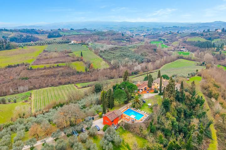 Agriturismo per 4 persone, con piscina e balcone, adatto a famiglie con bambini a Castelfiorentino