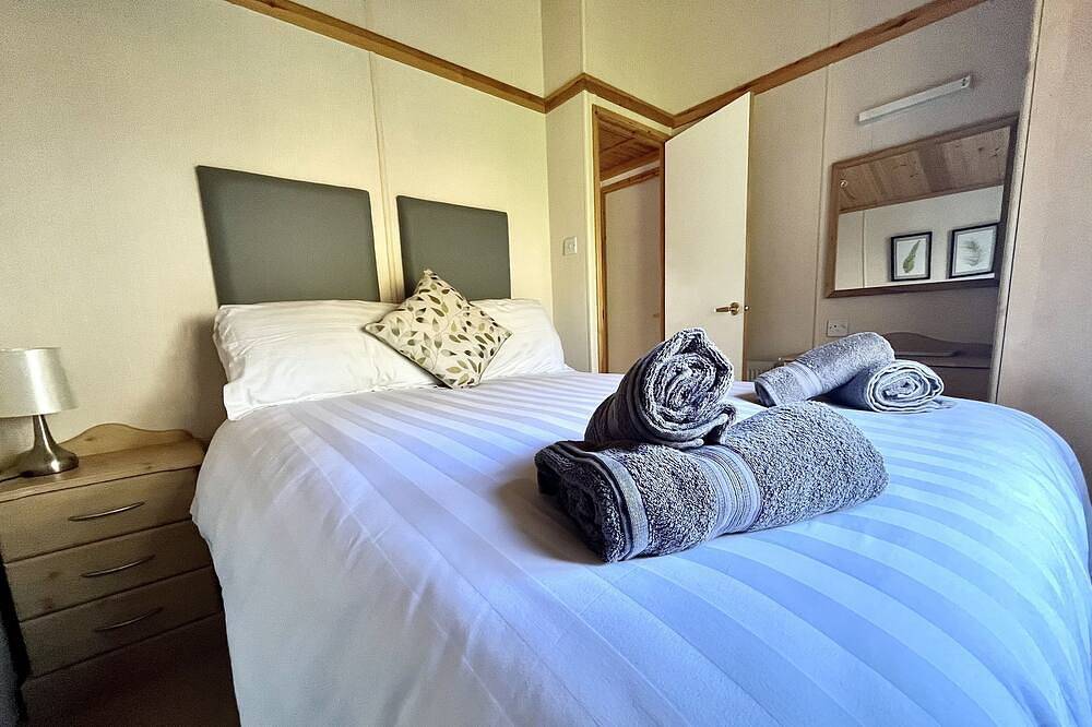 Holiday lodge with stunning views near the shore of Bassenthwaite Lake in Lake District