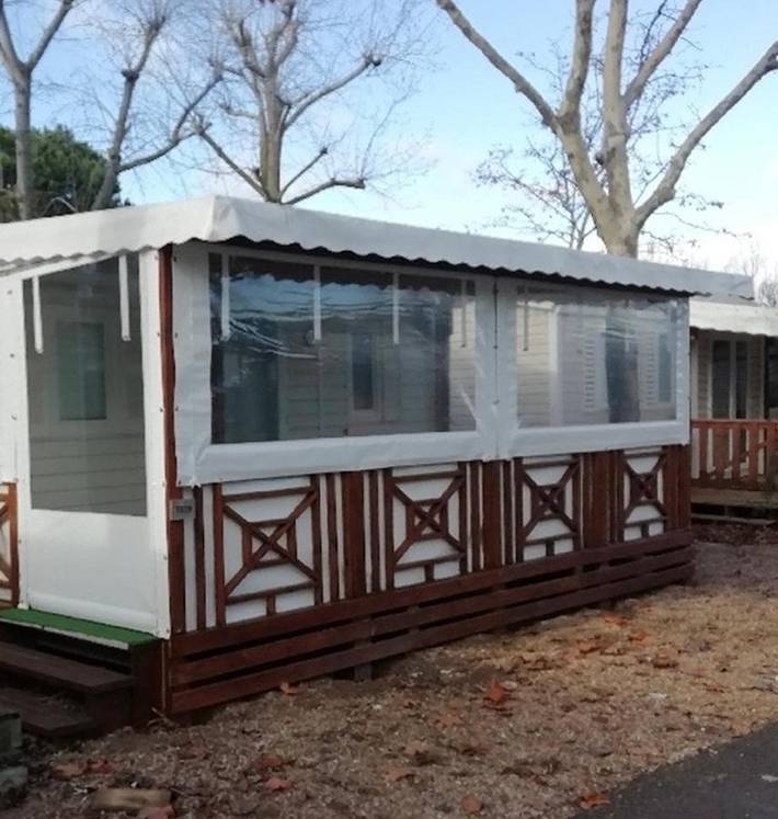 Camping pour 6 personnes, avec Terrasse ainsi que Bassin pour enfant et Piscine dans Plage de l'Espiguette