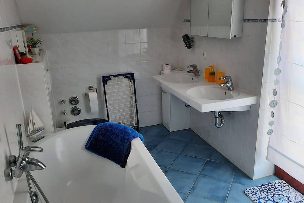 Ganze Wohnung, Charmante Ferienwohnung am Dassower See - Ostsee– Naturidyll trifft Komfort in Dassow, Nordwestmecklenburg (Wismar und Umgebung)