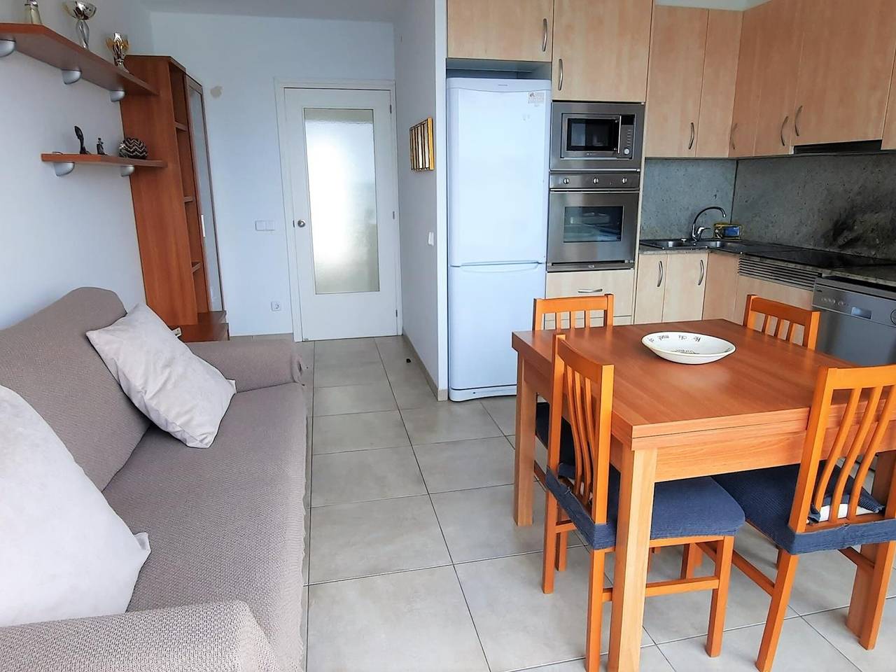 Entire apartment, Apartment with sea view, pets allowed and parking in Llançà in Platja del Cau del Llop (Llanca), Llanca
