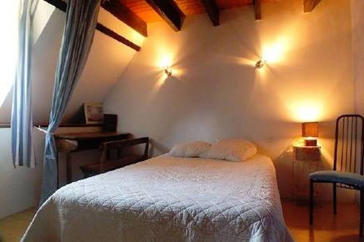 Location de vacances pour 8 personnes, avec jardin et terrasse, animaux acceptés à Saint-Amand-de-Coly - 2