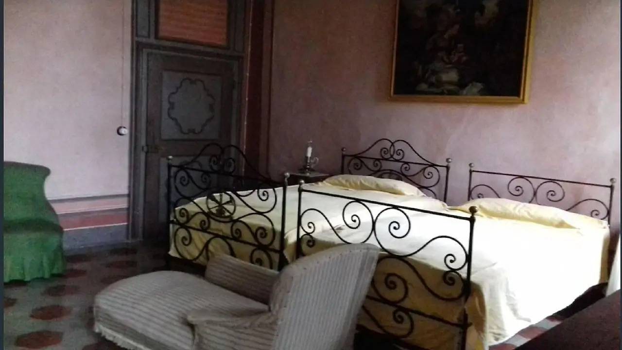 Castello per 5 persone con giardino in Robella, Provincia d'Asti