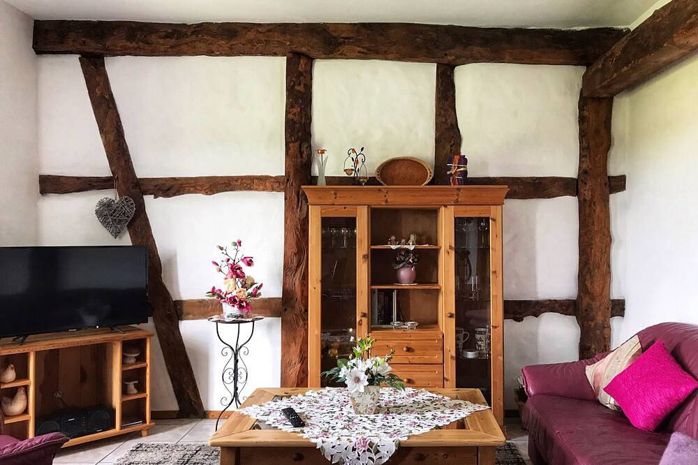 Ganze Wohnung, Geräumige Ferienwohnung mit separatem Eingang und wunderschönem Ausblick in Mechernich, Naturpark Hohes Venn-Eifel