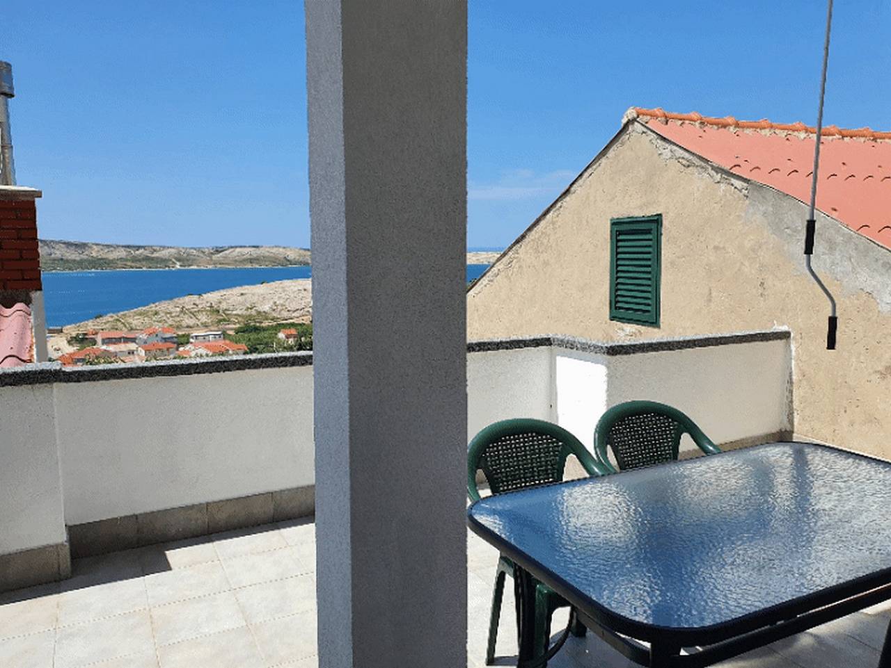 Ganze Wohnung, 2-Zimmer-Ferienwohnung mit Terrasse und Meerblick Zubovici (Pag) A-9365-d in Zubovići, Pag