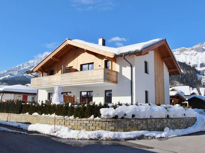 Ferienhaus für 14 Personen, mit Balkon und Terrasse sowie Garten und Sauna in Leogang