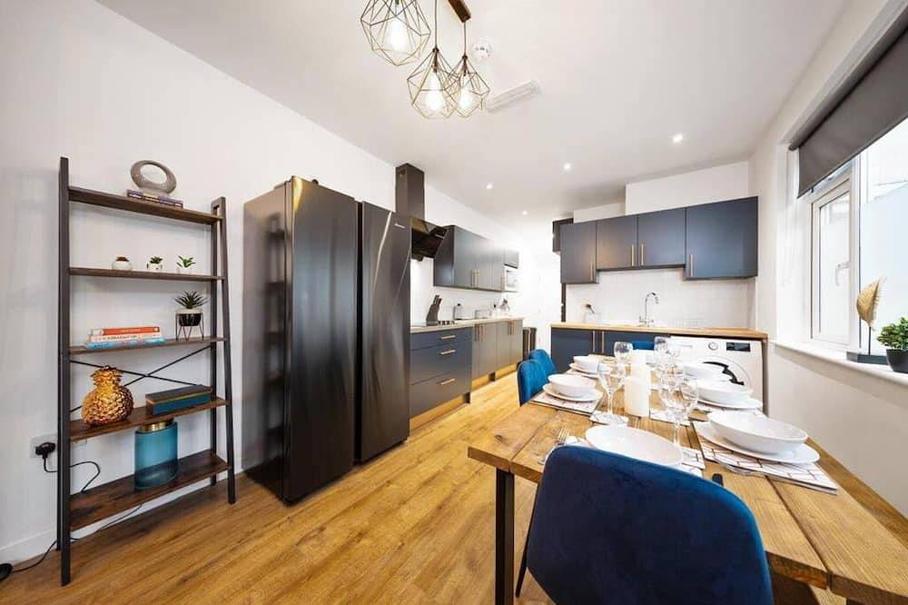 7 bed house| Sleeps 14 | Ensuite |Free Hs Wifi | Tvs in rooms | City Centre | Inspire Homes in Coventry, Birmingham y alrededores