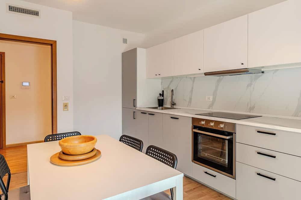 Entire apartment, Lovely apartment for 6 guests with Wifi, Tv and patio in Trento, Fleimstaler Alpen