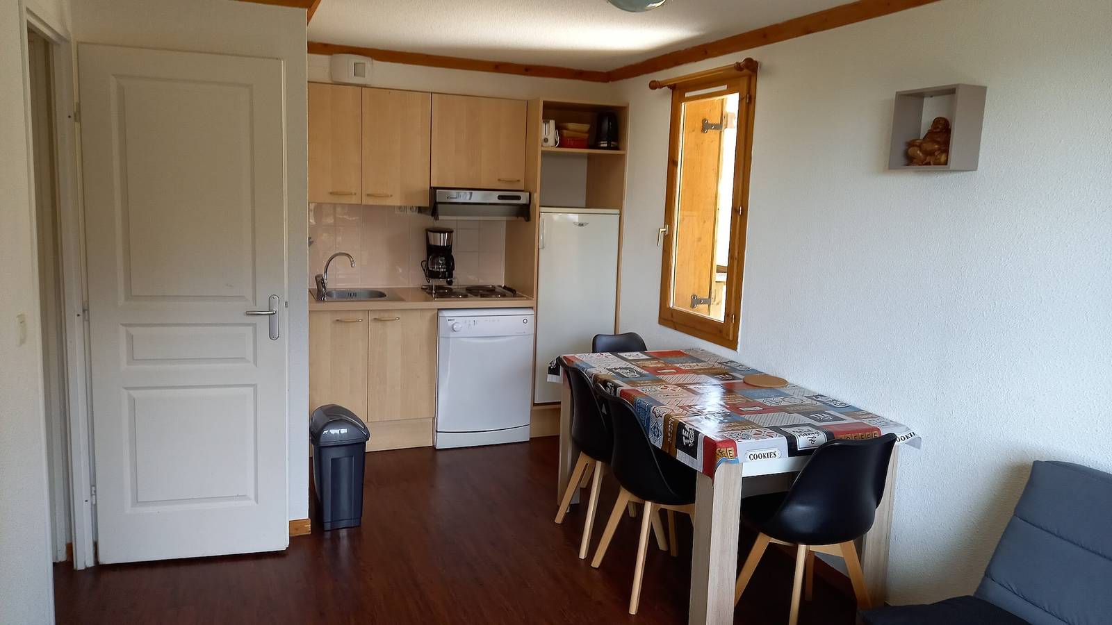 Apartamento entero, Apartamento vacacional 'Le Maevan' con vistas a la montaña, piscina compartida y Wi-Fi in Super Besse, Besse-et-Saint-Anastaise