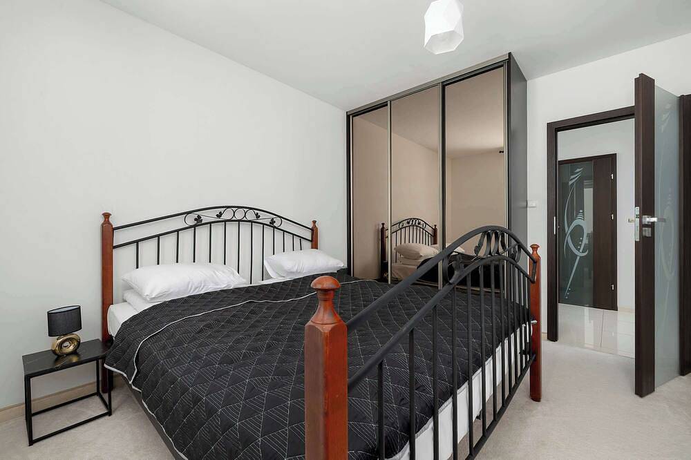 Ganze Wohnung, Urodzajna 12 Bielsko-Biała | | Funktionales Apartment mit Blick auf Grünflächen | Parkplatz & Balkon in Bielitz-Biala, Schlesien