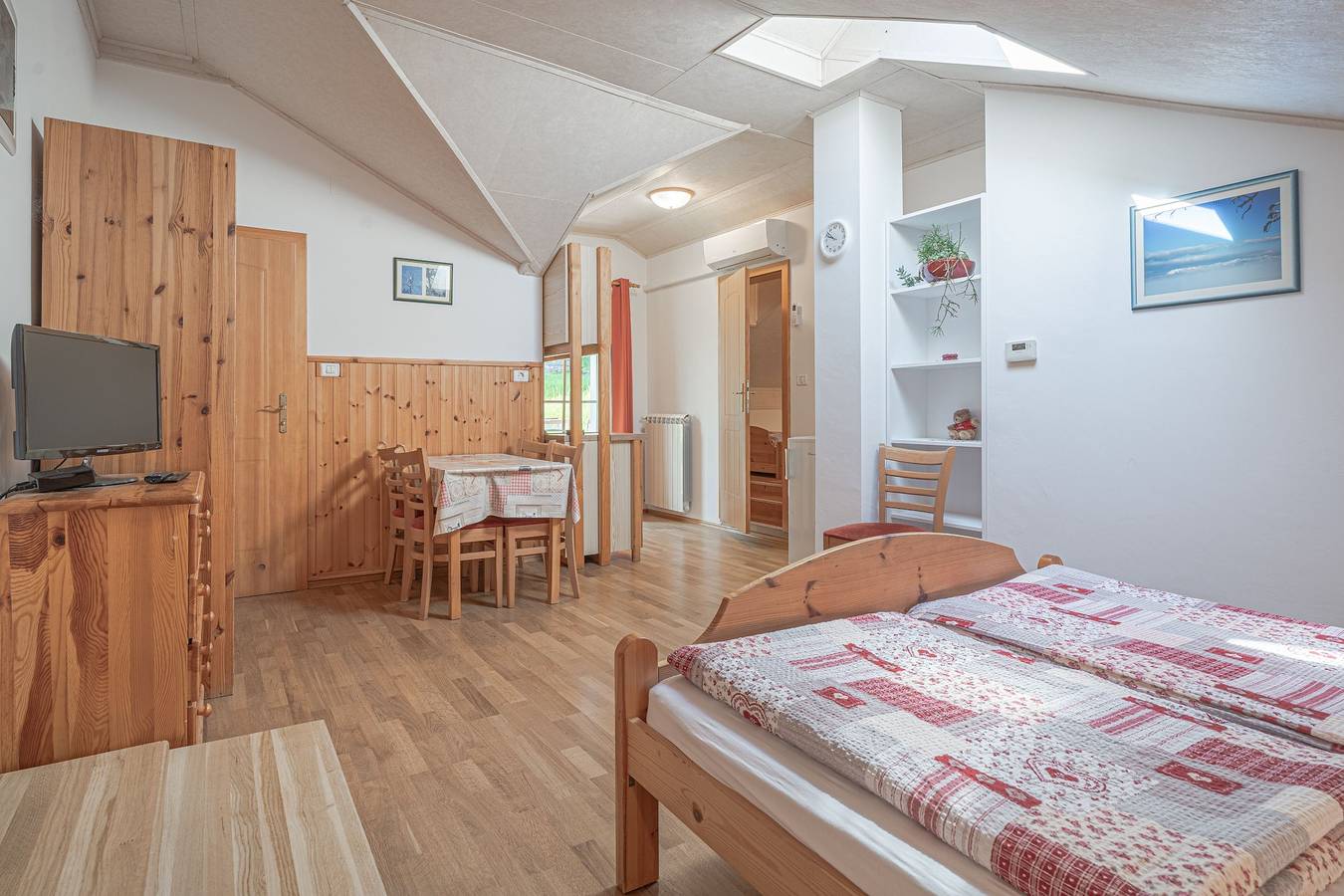 Ganze Wohnung, Pivka Apartment With Terrace in Innerkrain-Karst