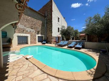 Chambre d’hôte pour 4 personnes, avec piscine ainsi que vue et terrasse à Ille-sur-Têt
