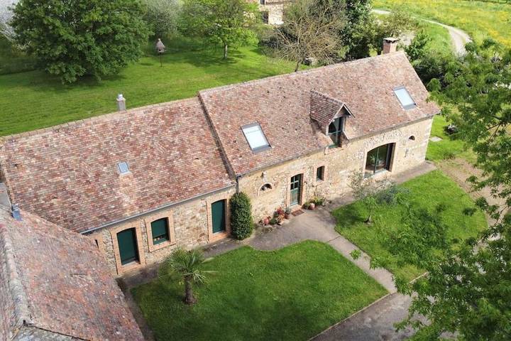 Location de vacances pour 10 personnes, avec jardin et terrasse à Sargé-lès-le-Mans