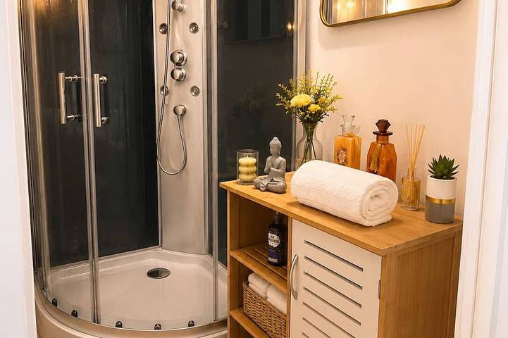 Ganze Wohnung, Cozy 2-Bedroom Apartment with Private Garden, 8 min from downtown, parking available in Angers, Angers und Umgebung