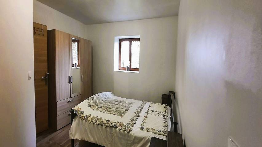 Location de vacances pour 6 personnes, avec jardin et piscine à Les Salles-Lavauguyon - 4