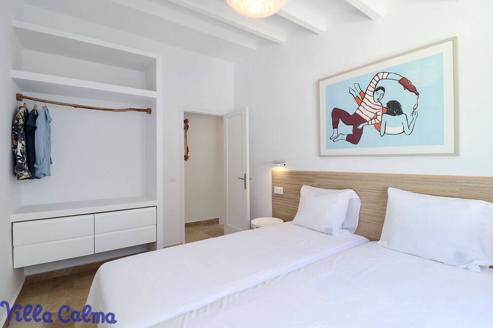Villa with New large private Heated swimming pool, 3 min. walk to sandy beach in Binibeca, Sant Lluís