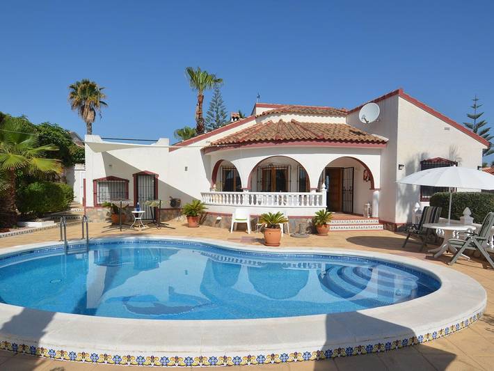 Villa voor 4 personen, with Terras and Tuin as well as Zwembad in Rojales