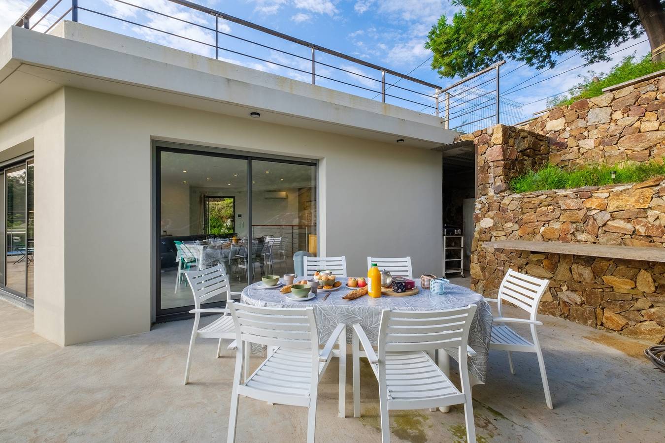 Moderne Villa mit Panoramablick auf die Bucht von Cannes und privatem Pool in Mandelieu-la-Napoule, Massif de l'Esterel