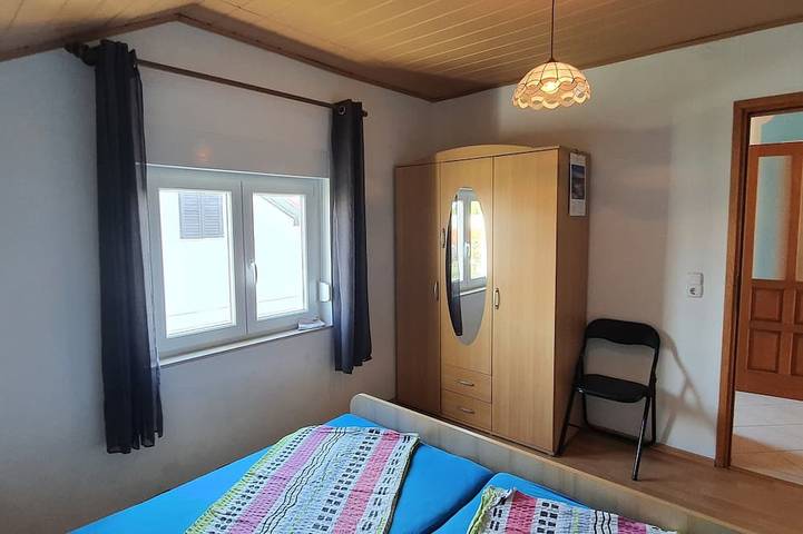 Ganze Wohnung, Nette, ruhige, und preiswerter Familienapartment mit Nähe zu Sandstrand in Privlaka, Zadar