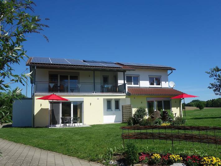 Ferienwohnung für 4 Personen, mit Terrasse und Garten in Schlier - 2