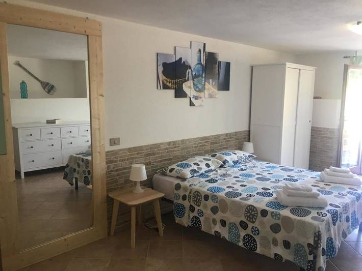 Chambre d’hôte pour 2 personnes, avec Balcon ainsi que Terrasse et Vue à Capo Coda Cavallo