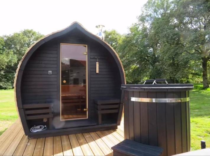 Location de vacances pour 2 personnes, avec jardin et jacuzzi ainsi que piscine et sauna à Luchapt