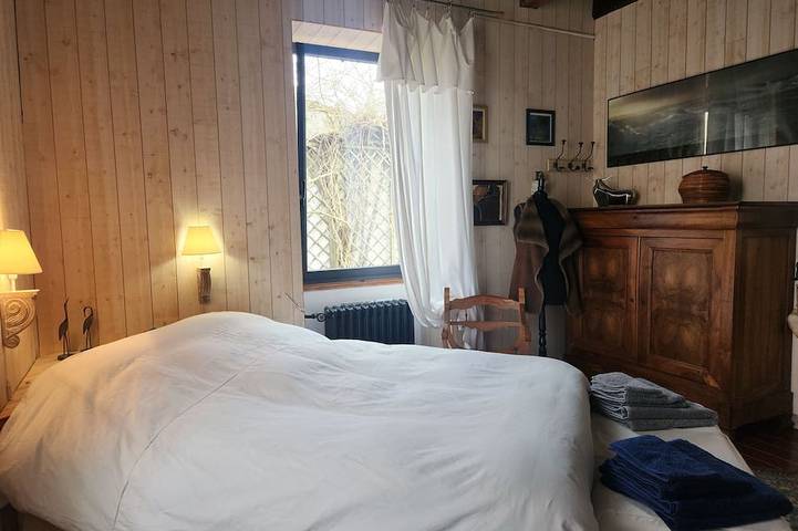 T'M3L, family home near the castle with large garden and Spa option in Meillant, Saint-Amand-Montrond