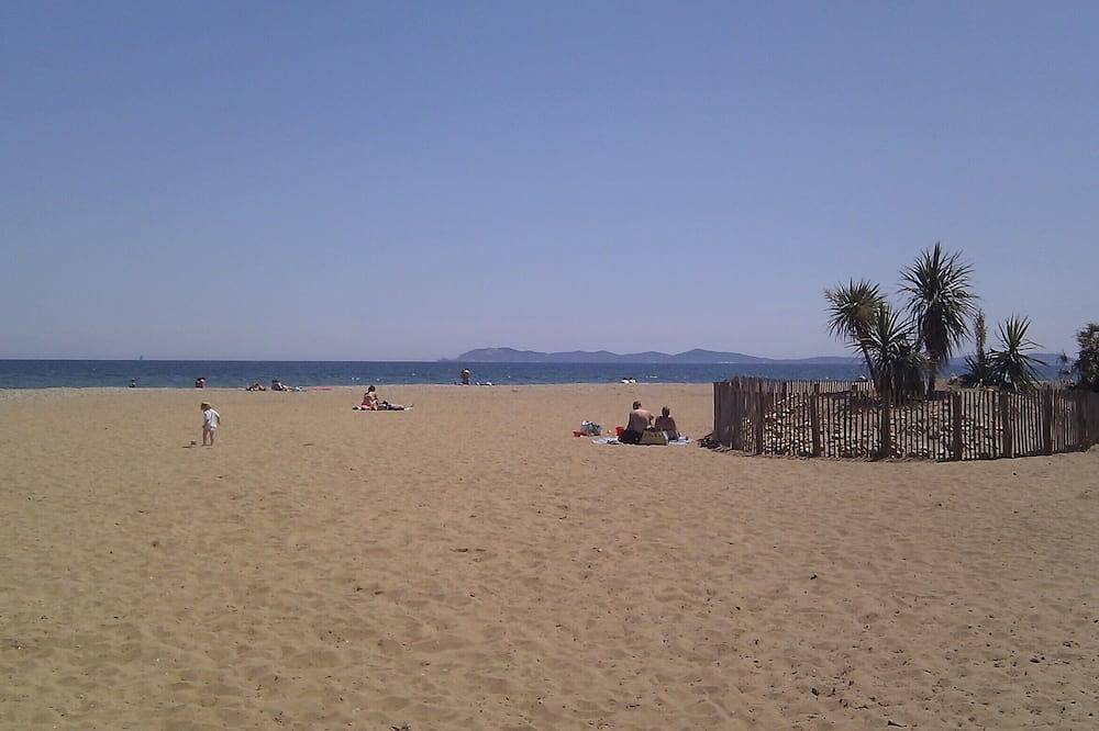 Maison 3 chambres 90m² à Hyères au bord de mer à 50 mètres de la plage in l'Ayguade, Hyeres