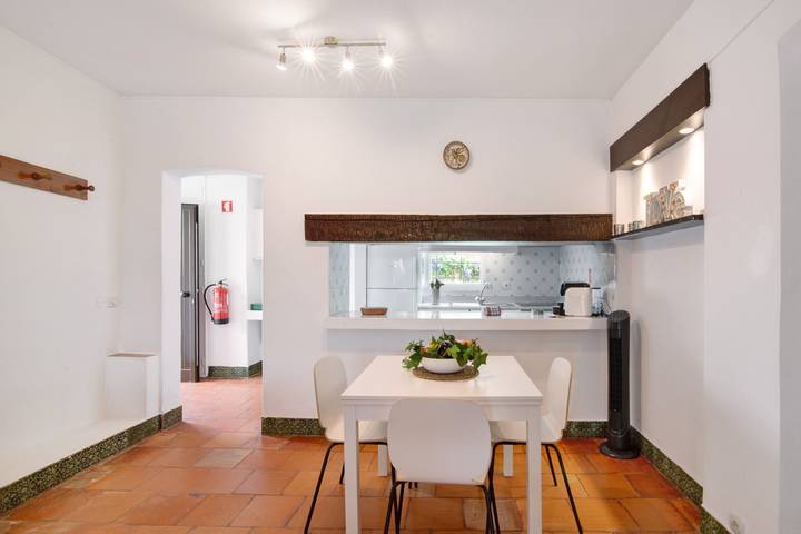 Apartamento inteiro, Apartamento 'Mar Azul 1' com Jardim Privado, Varanda e Wi-Fi in Praia da Oura, Albufeira e Olhos de Água