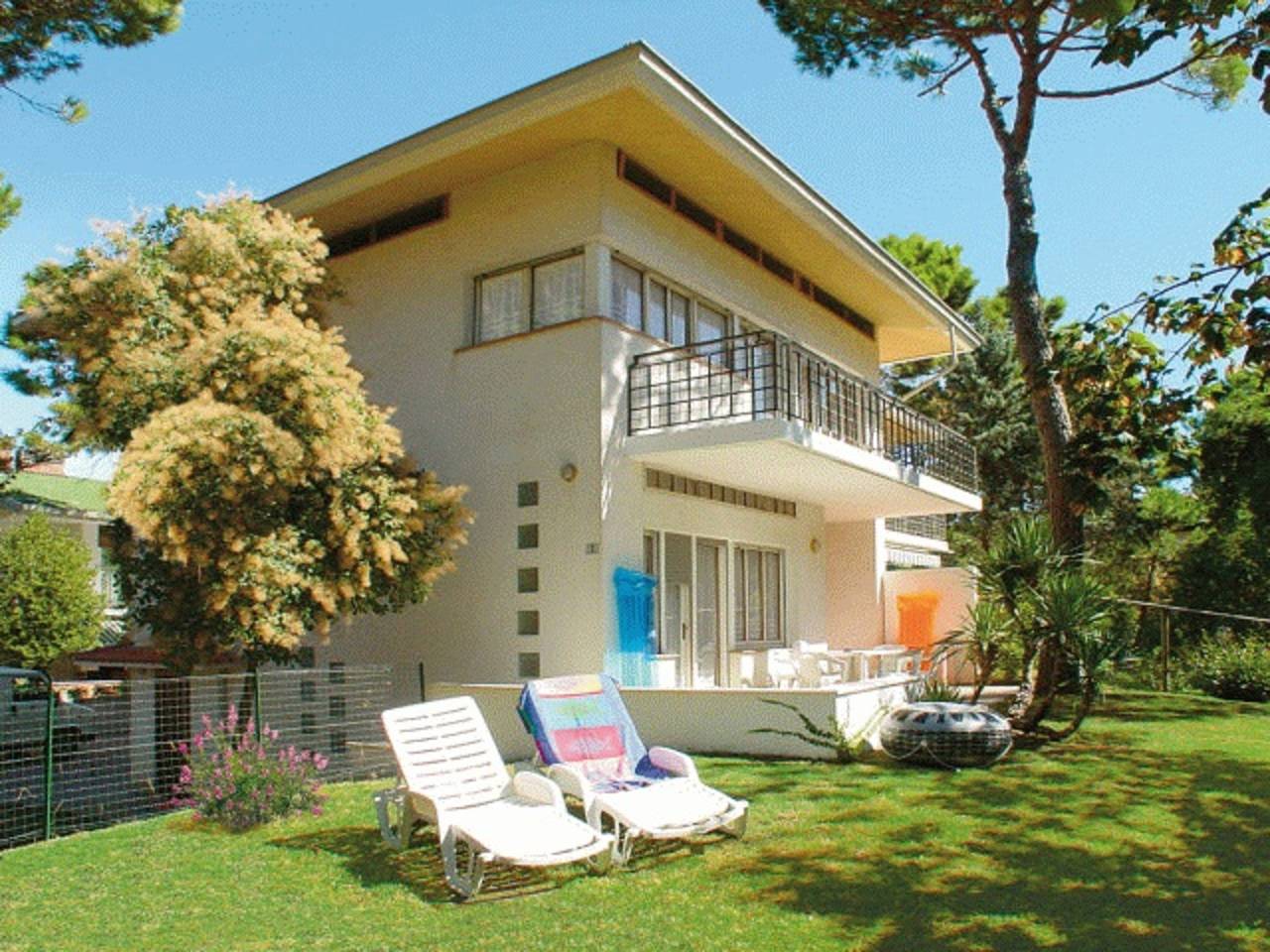 Schöne und gemütliche Villa mit Terrasse und Garten in Lignano Pineta, Lignano Sabbiadoro