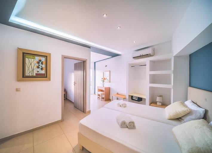 Holiday apartment for 2 people, with view and garden as well as pool in Malia