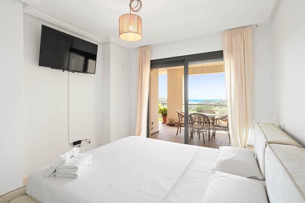 Entire apartment, Beautiful Los Arqueros apartment sea views in Los Arqueros, Benahavís