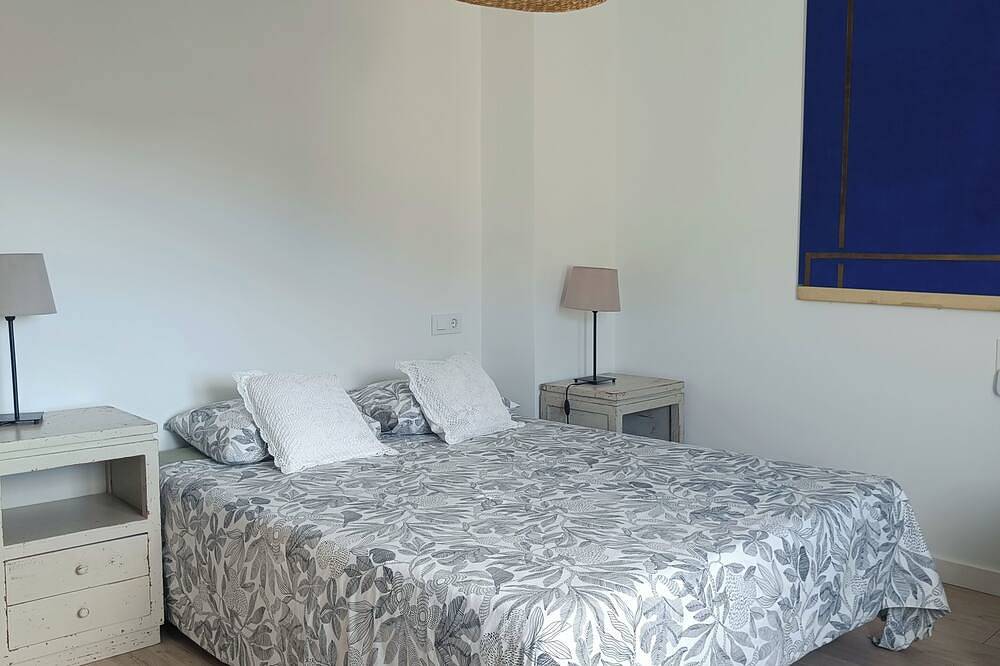 Ático Relax: Vistas al Mar y Montaña, Enorme Terraza y Garaje Bicis. Fibra 1 Gb in Palau Sabardera, Alt Empordà