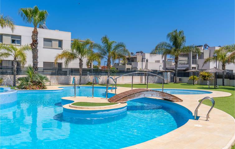 Location de vacances pour 8 personnes, avec terrasse et piscine, animaux acceptés à Torrevieja - 2