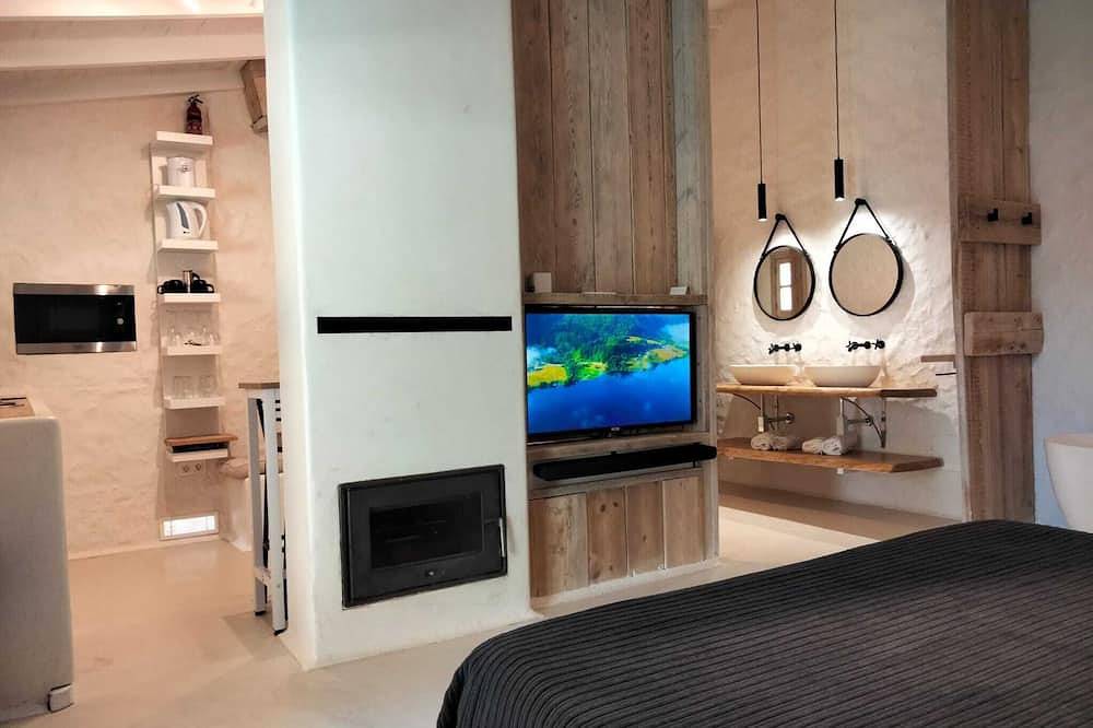 Ganze Wohnung, Kaolin Rocabella Apartment with Private Sandy Pool in Álora, Málaga Provinz