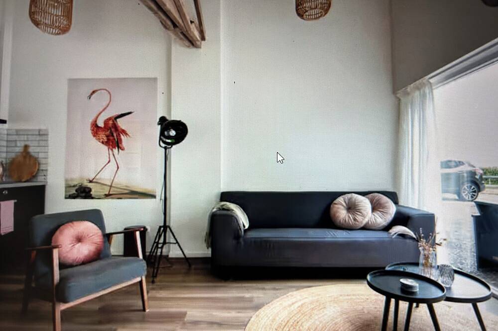 Beautiful Retreat with Hot Tub, Sauna, and Pool in an Authentic Farmhouse in Mar del Norte Holanda
