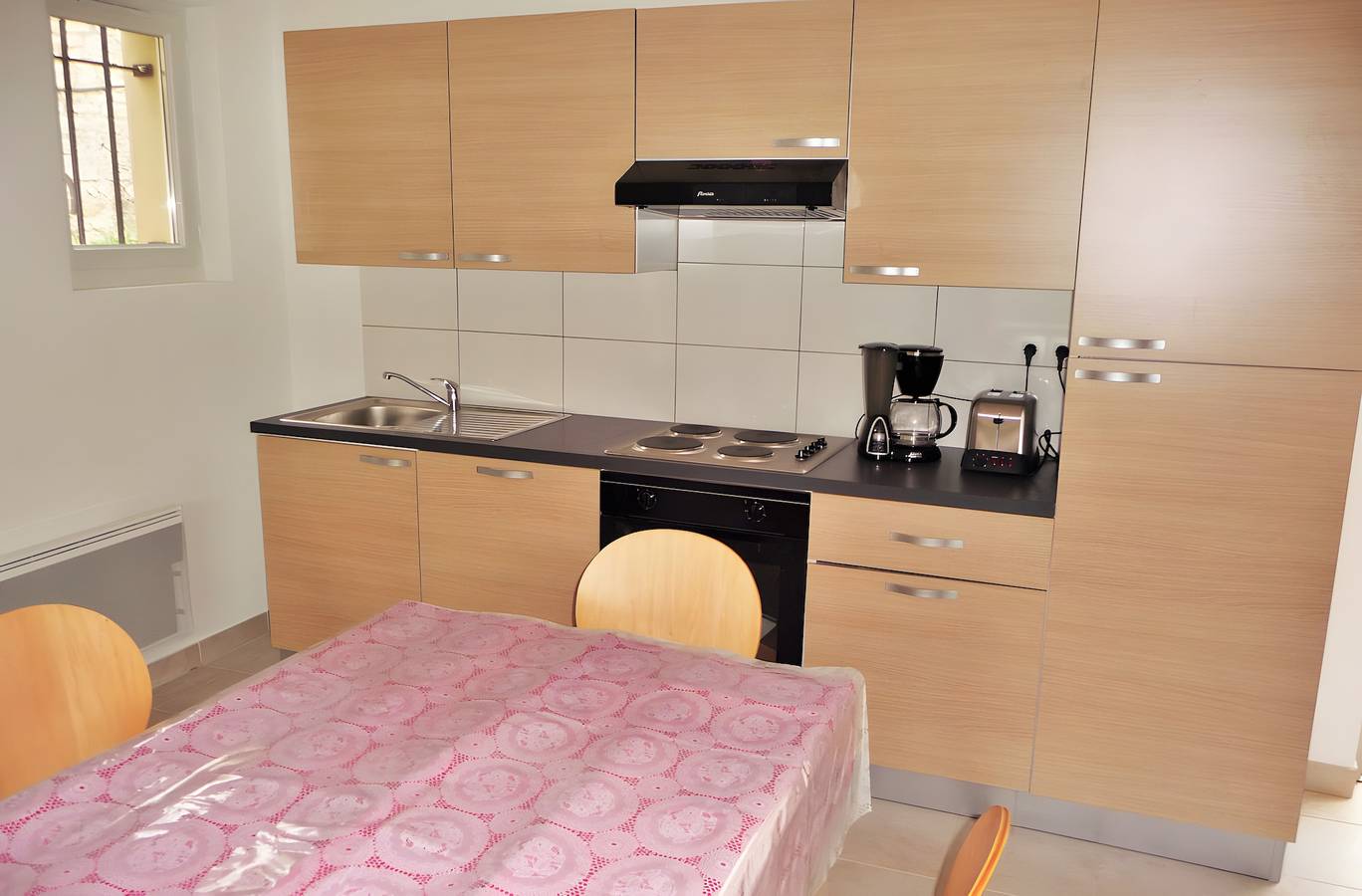 Apartamento entero, Apartamento 'Résidence Ventoux Revitalisation' con vistas a la montaña, balcón y Wi-Fi in Reilhanette, Región de Nyons