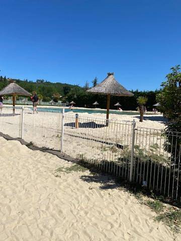 Camping pour 5 personnes, avec Terrasse ainsi que Jardin et Piscine