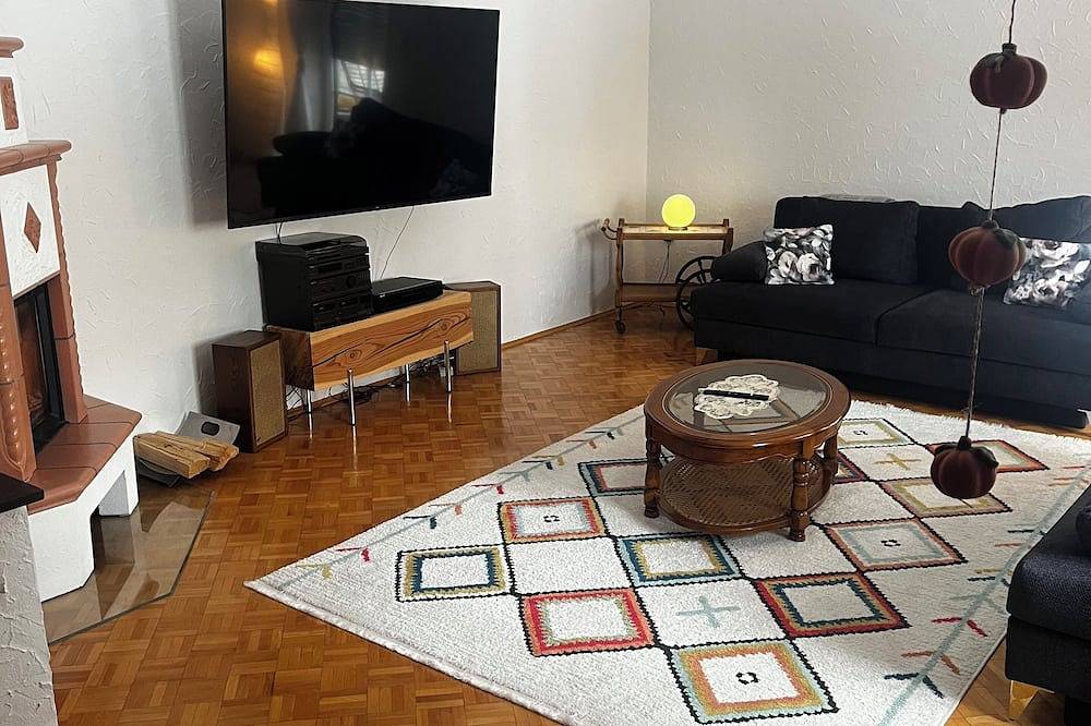 Ganze Wohnung, Geräumige Ferienwohnung mit Terrasse im Herzen des Erzgebirges in Marienberg, Erzgebirge