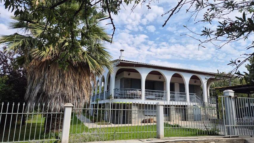 Location de vacances pour 14 personnes, avec vue et jardin dans Nea Kallikratia