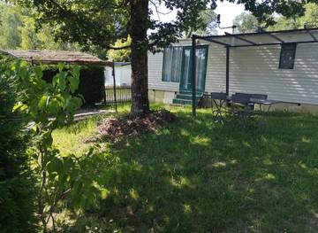 Gîte pour 4 personnes, avec piscine ainsi que terrasse et jardin à Égletons