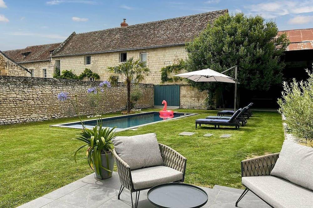 Maison de village sud Touraine avec piscine proche Chinon Azay 11 p in Tavant, Vallée de la Loire