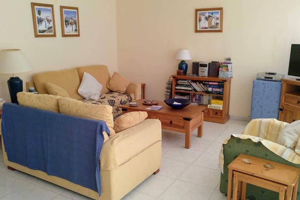 Entire apartment, Two bed  two bath (both  with walkin shower) Apt. with  10X5 heated pool. in El Barrero, Granadilla de Abona
