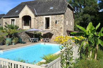 Gîte pour 15 personnes, avec jardin et jacuzzi à Monceaux-sur-Dordogne