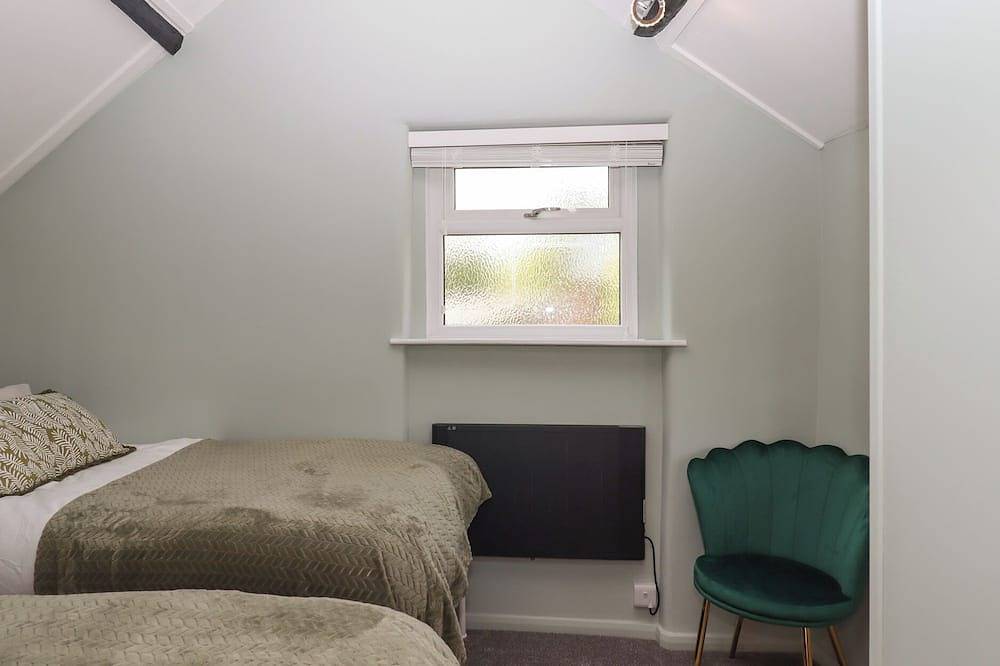 Ash Cottage, family friendly, character holiday cottage in Chagford in Chagford, Dartmoor National Park