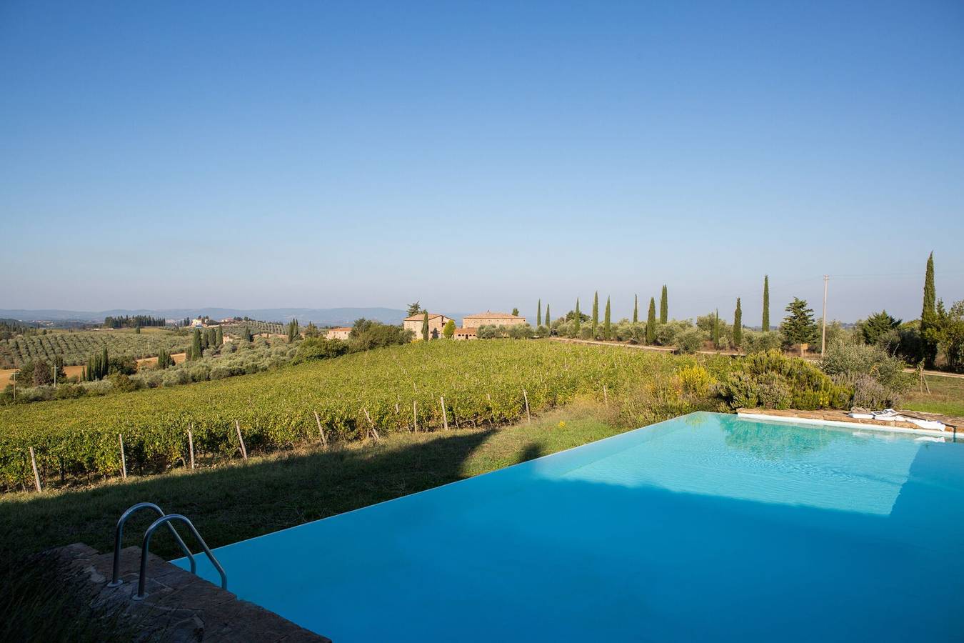 Podere Sangiovese, Pool and View in Chianti - Podere Umiliati in Lilliano, Castellina in Chianti