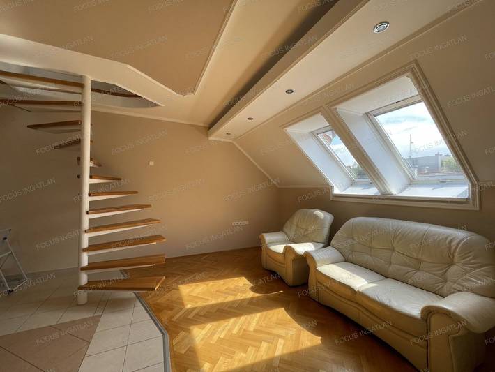 Ganze Wohnung, Mathias, ein geräumiges Apartment mit 2 Schlafzimmern, 2 Bädern und privatem Parkplatz in Ketschkemet, Kecskeméti járás
