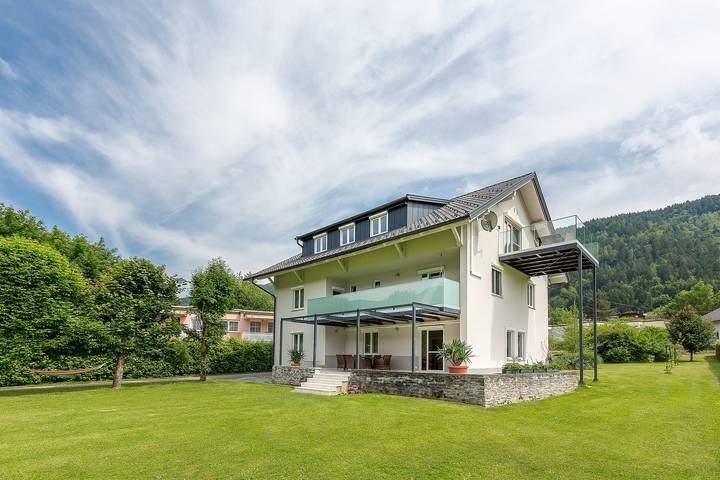 Ferienwohnung für 8 Personen, mit Balkon und Garten sowie Seeblick am Ossiacher See