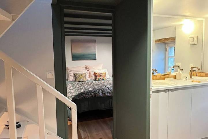 Penty Breton—Completely Renovated / Sleeps 8, Finistère, Pointe du Raz, Cap Sizun in Pointe du Raz, Cléden-Cap-Sizun